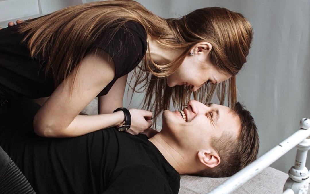 How to Talk to Girls: 9 Tips to Get Her HOOKED